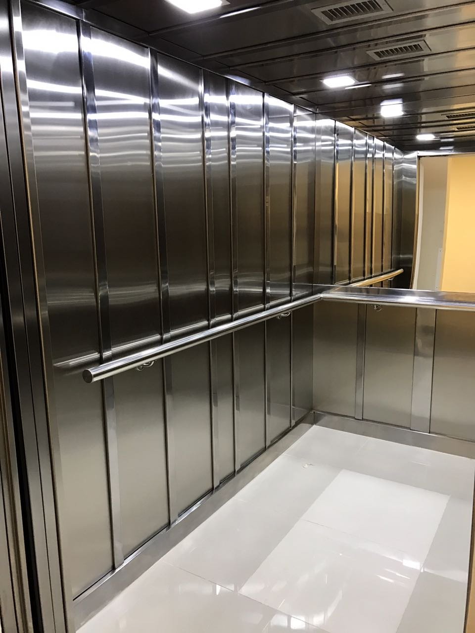 Monta-carga ou Elevador de Carga para transporte de mercadorias